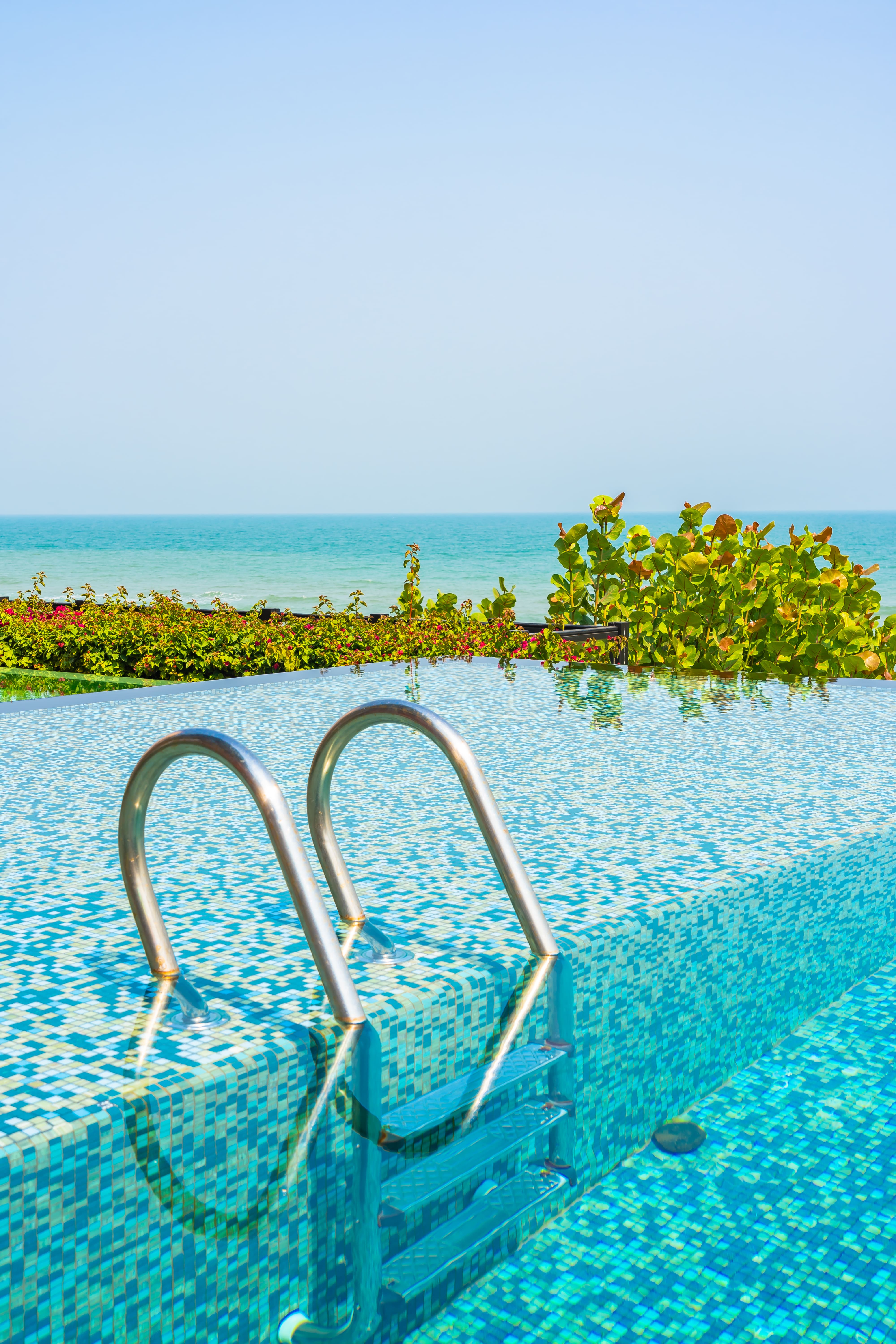 Havuzda Polen Sorunu: Nedir, Nasıl Temizlenir ve Nasıl Önlenir?