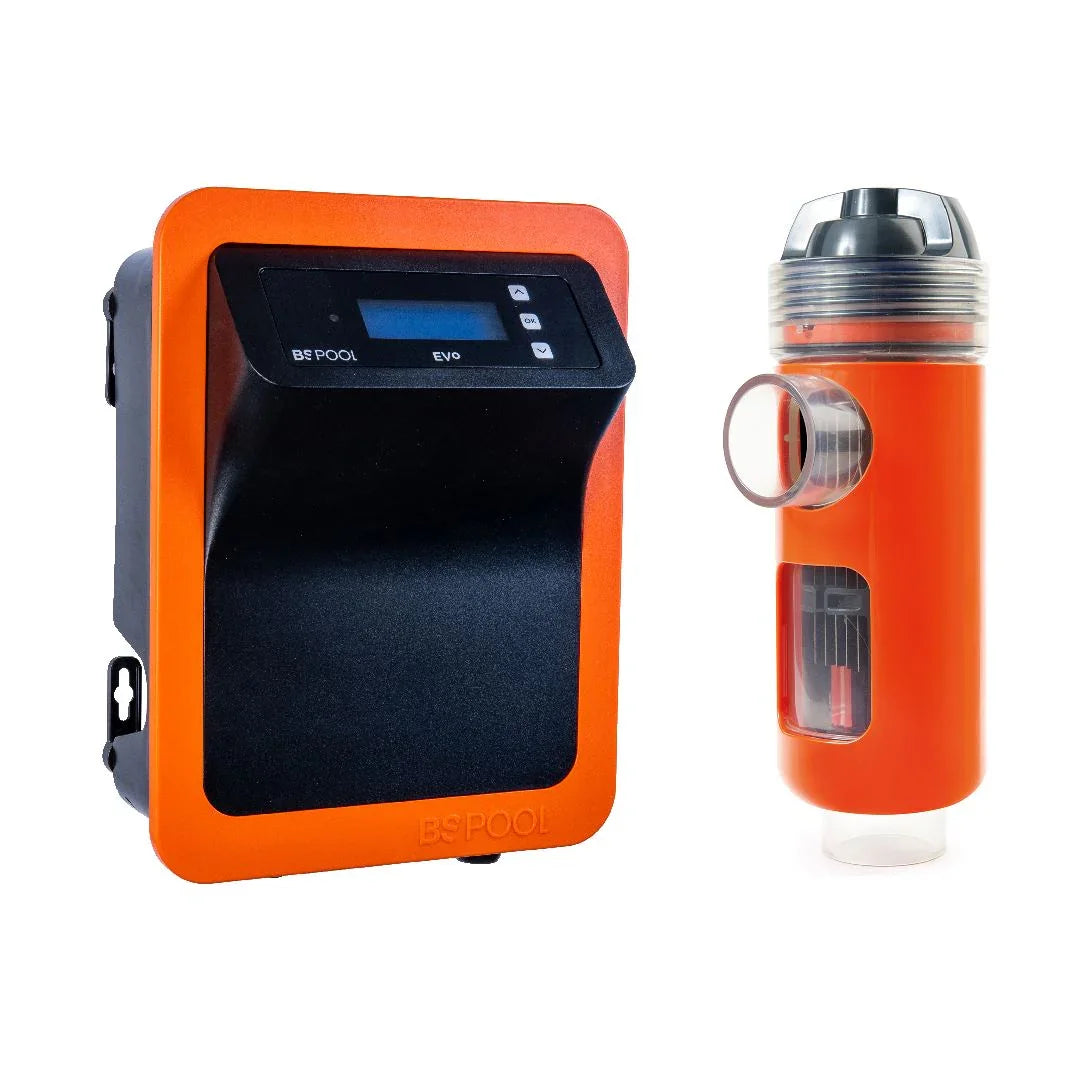 Turuncu siyah BS Pool Evo havuz tuz klor cihazı ve sensör ünitesi beyaz fon üzerinde