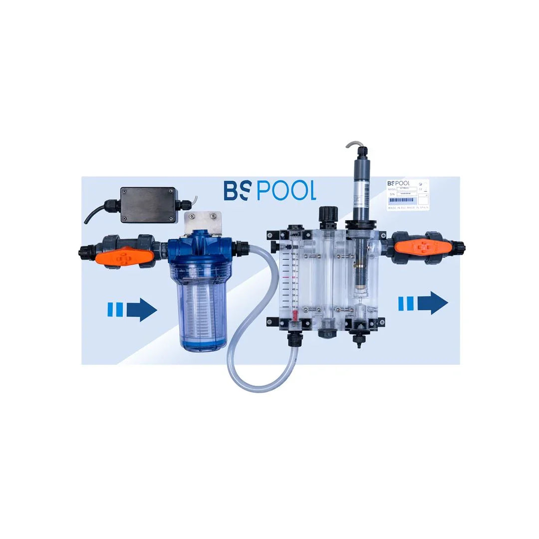 BS Pool marka havuz pH kontrol sistemi, akış ölçer ve valflerle donatılmış şeffaf muhafaza