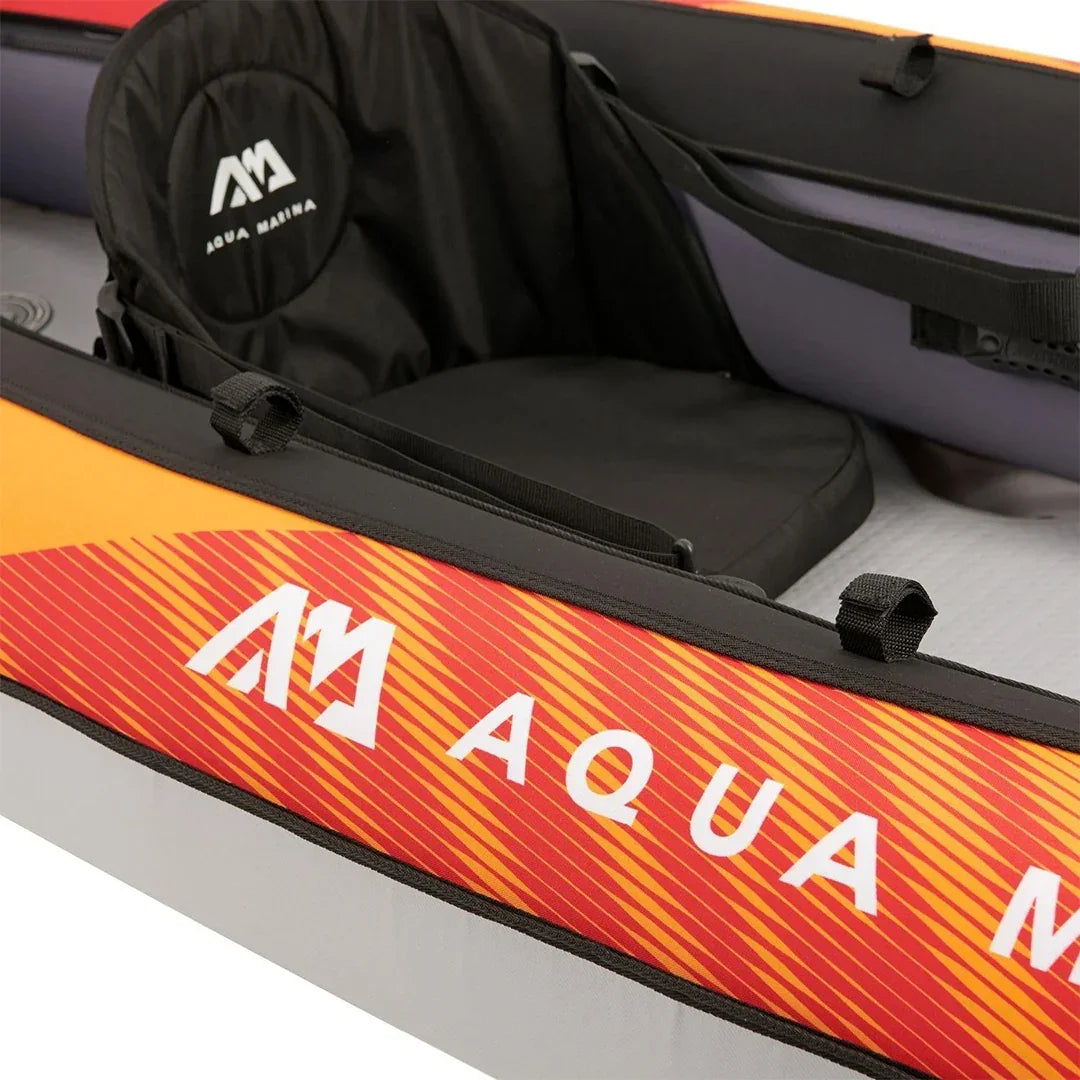 Aqua Marina markalı turuncu-kırmızı detaylı, siyah ergonomik oturaklı spor kayak