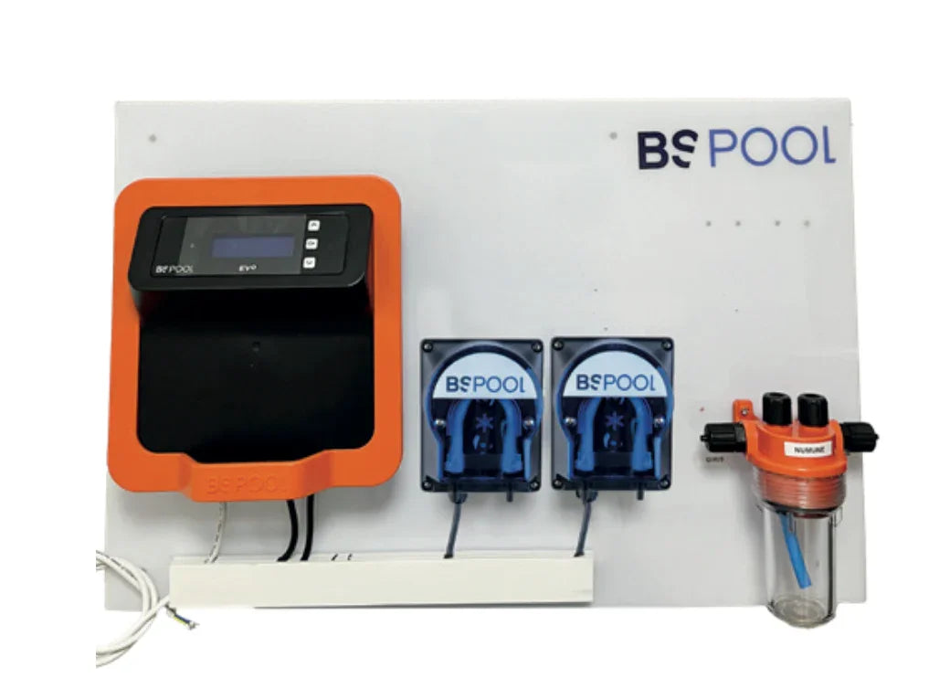 BS Pool otomasyon sistemi, renkli panel ve kontrol üniteleriyle havuz kimyasal dozaj otomasyonu