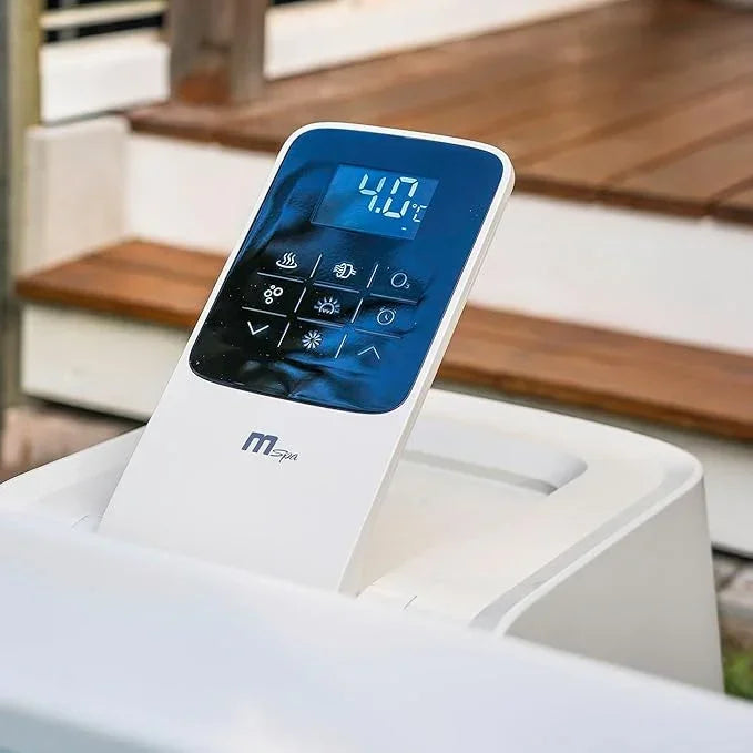 Mspa jakuzi dijital sıcaklık ve fonksiyon kontrol paneli, dış mekan ahşap basamaklarla